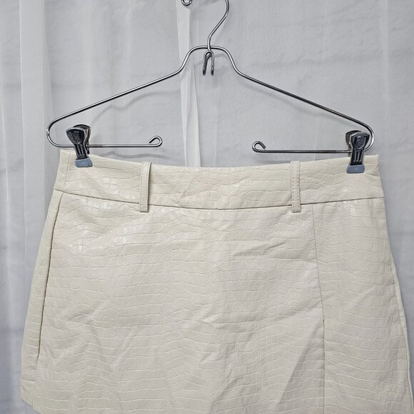 Ivory Embossed Faux Leather Mini Skort Shorts Party Club Rave M - Picture 2 of 10